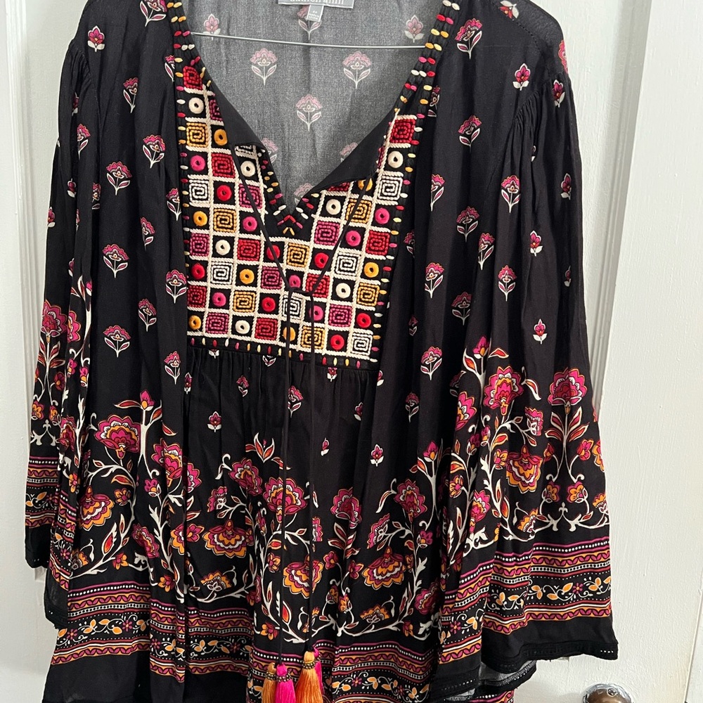 Daniel Rainn Bohemian Black Floral Top 2x Boho Peasant festival embroidered